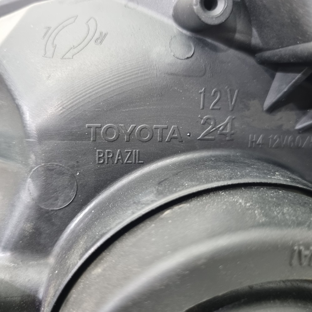 Farol Do Lado Direito Toyota Etios Modelos 2013/2019 Direito/passageiro 4