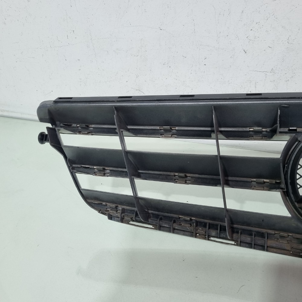 Grade Superior Frontal Mercedes Benz C180/c200 2008/2012 Prata 8