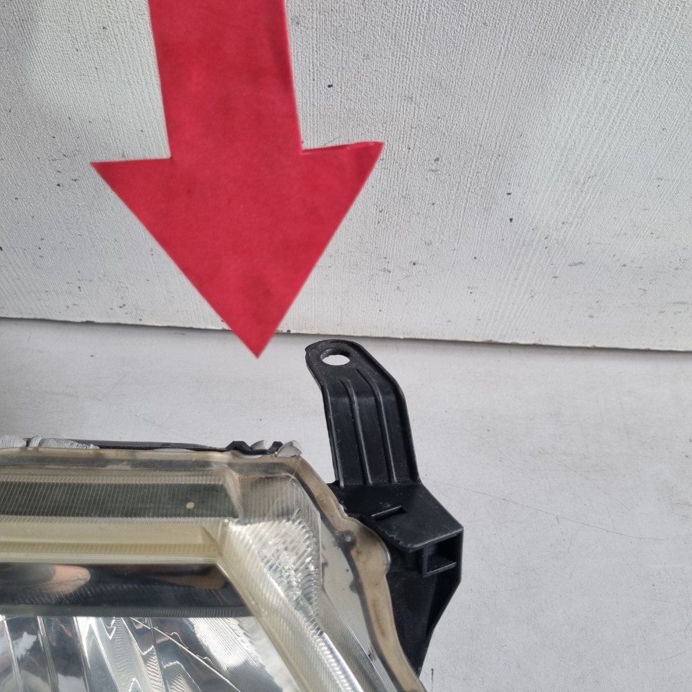Farol Do Lado Direito Toyota Hilux Modelos 2012/2015 Direito/passageiro 6