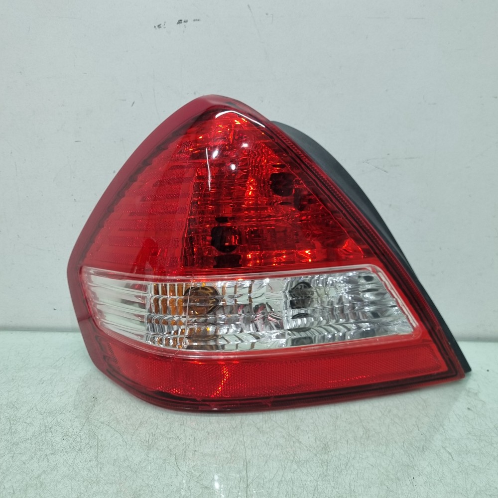 Lanterna Do Lado Esquerdo Nissan Tiida Sedan 2008/2013 Esquerdo/motorista 1