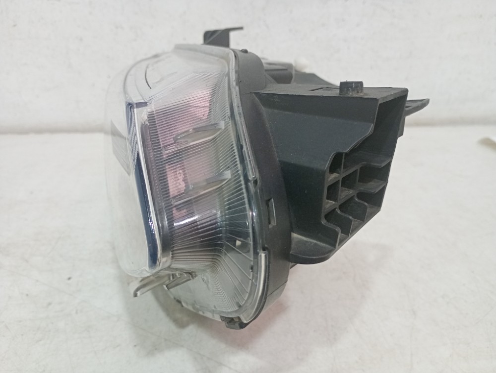 Farol direito TRACKER 2020/2023 5