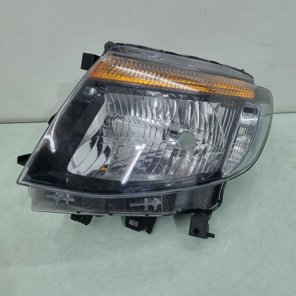 Farol Mascara Negra Do Lado Esquerdo Ford Ranger 2013/2016 Esquerdo/motorista 1