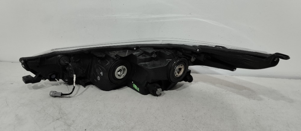 Farol  Direito  Máscara Negra  Yaris 2020 A 2023 Recuperado. 4