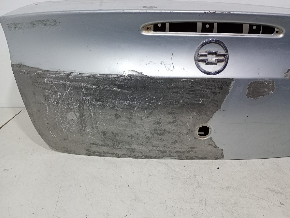 Tampa Traseira Chevrolet Corsa Sedan 05/12 Usado Recuperado Prata 2