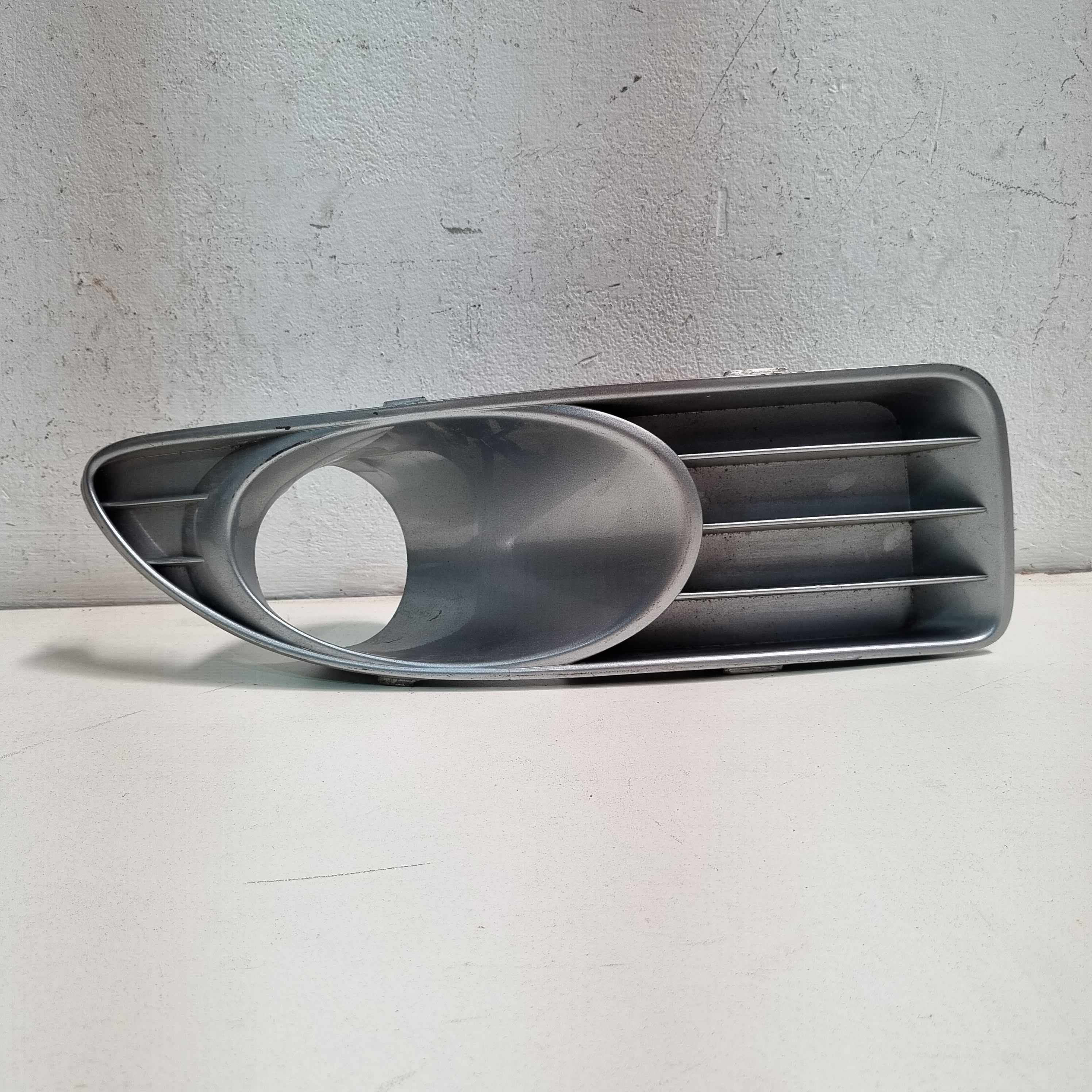 Moldura Milha Direito Linea 2010/2013 usado Original