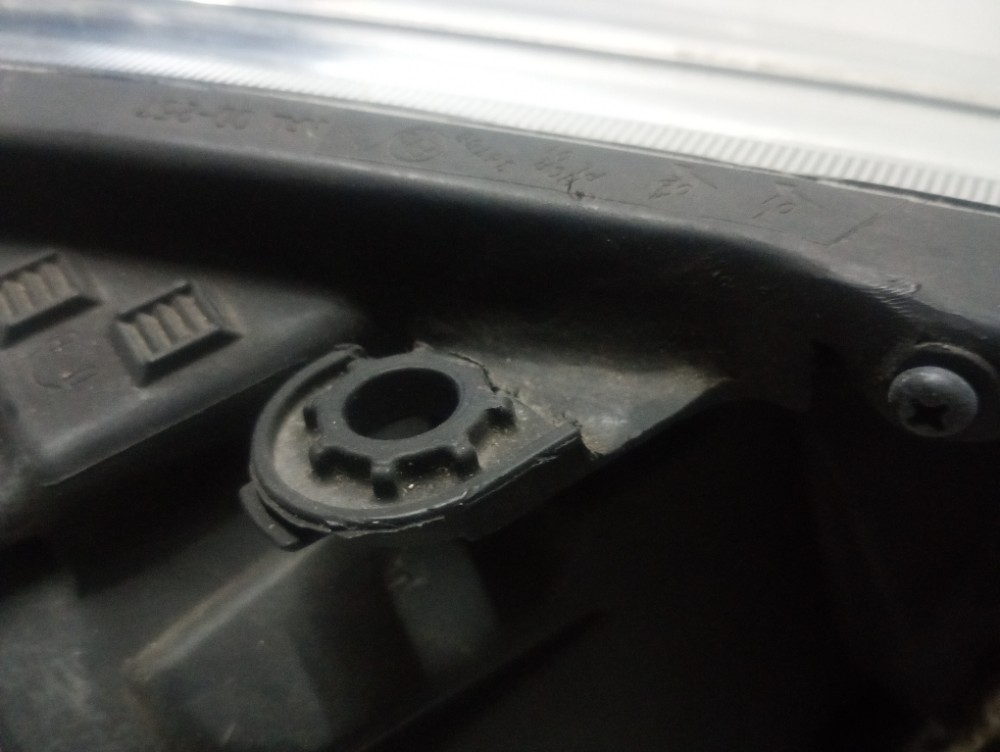 Farol Esquerdo Máscara Negra Toyota Yaris 2022/2024 Rec. 10