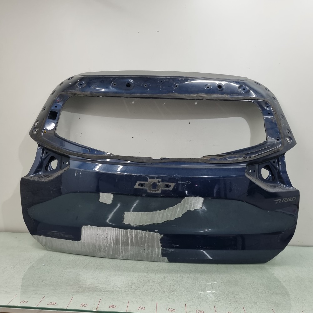 Tampa Traseira Chevrolet Tracker 2020/2024 Recuperada