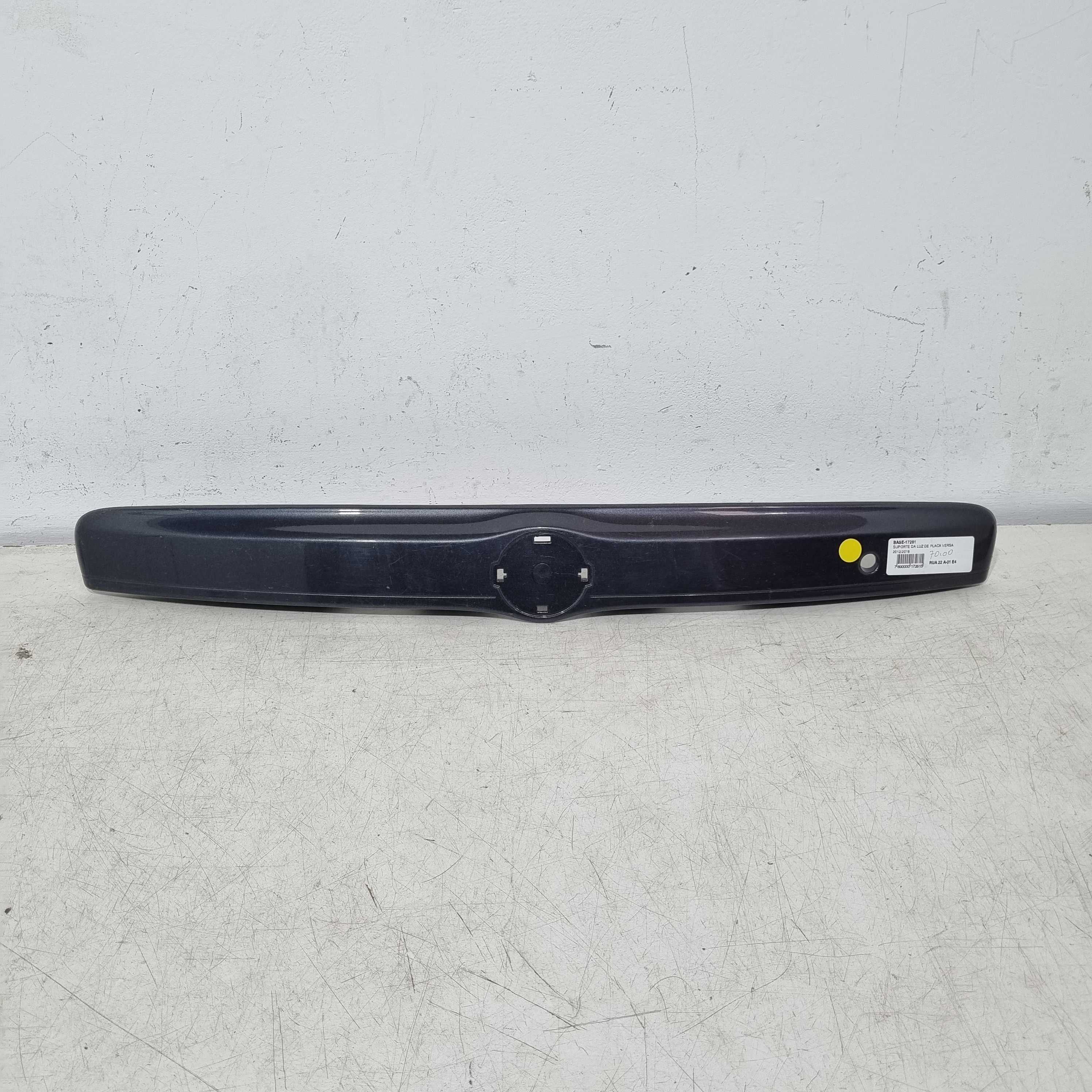 Suporte Da Luz De Placa Nissan Versa Modelos 2012/2019 Prata 1