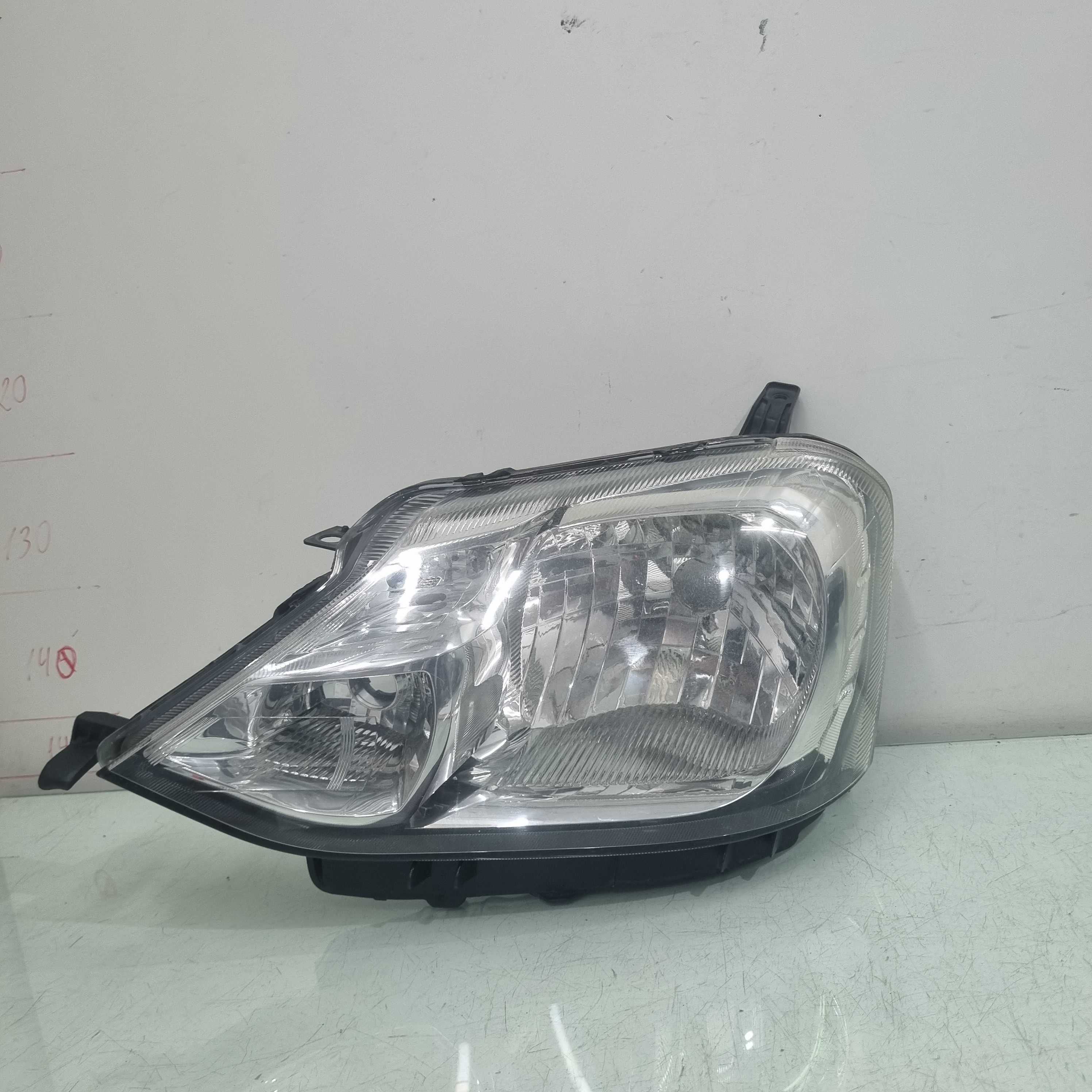 Farol Do Lado Esquerdo Toyota Etios Modelos 2013/2019 Esquerdo/motorista 1