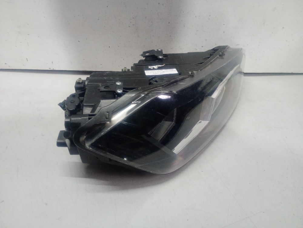 Farol Direito Volkswagen Polo Friso Cromado 2017/2021 Usado. Direito/passageiro 2