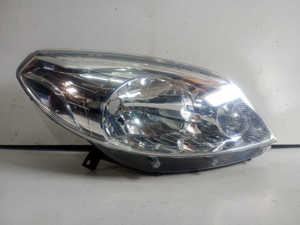 Farol Direito Cromado Sandero 2012/2014 Recuperado 2