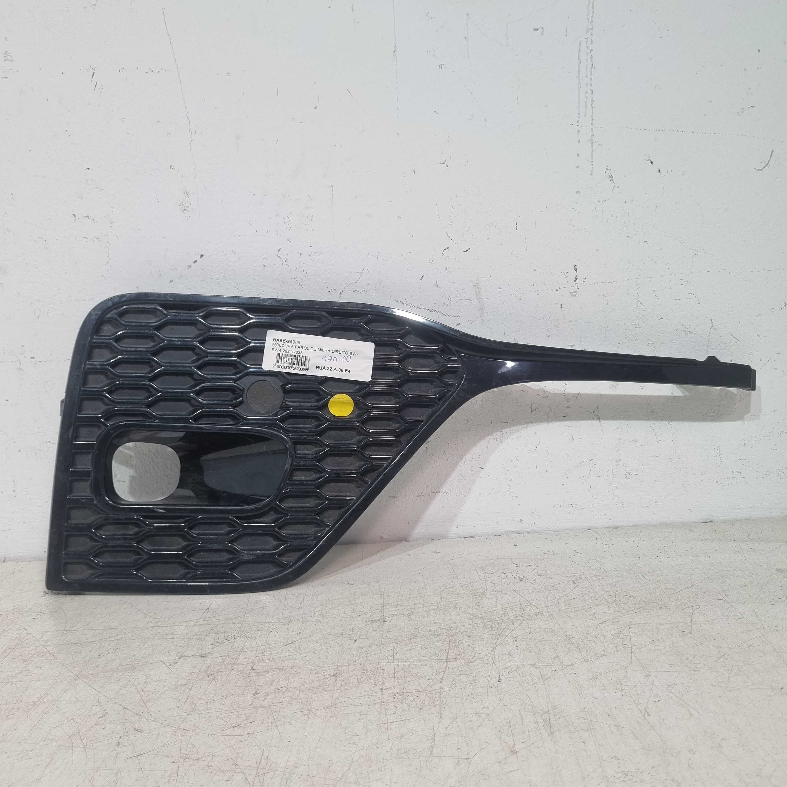 Moldura Farol De Milha Direito Toyota Sw4 Modelos 2021/2023 Preto Direito 1