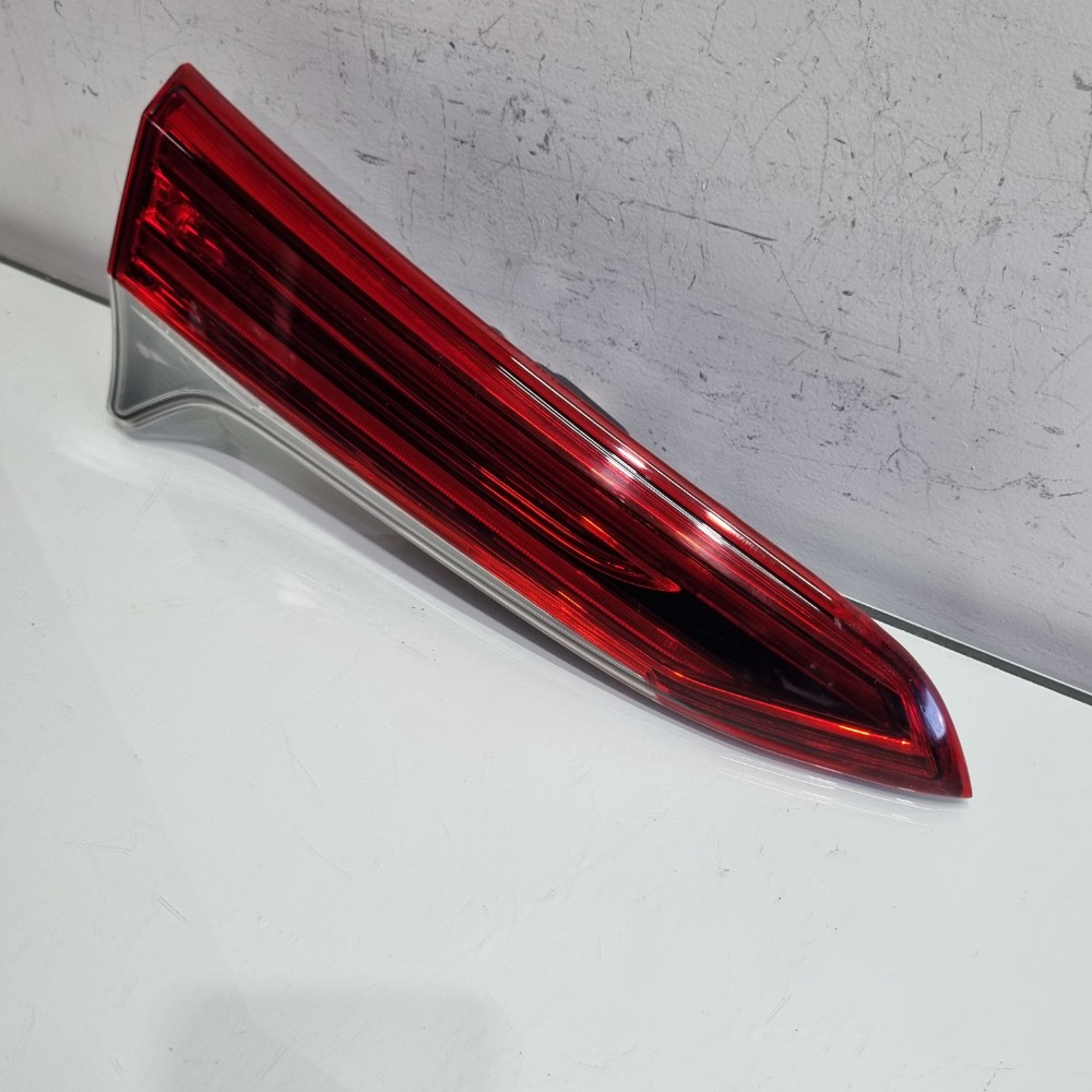 Lanterna Esquerda Tampa Toyota Hilux Sw4 2020 2021 2022 2023 Esquerdo/motorista 4