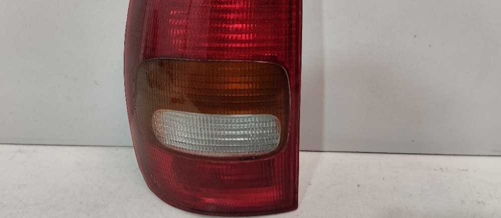 Lanterna Traseira Esquerda Do Pick Up Corsa 1995/1999 Usado. Esquerdo/motorista Vermelha 3