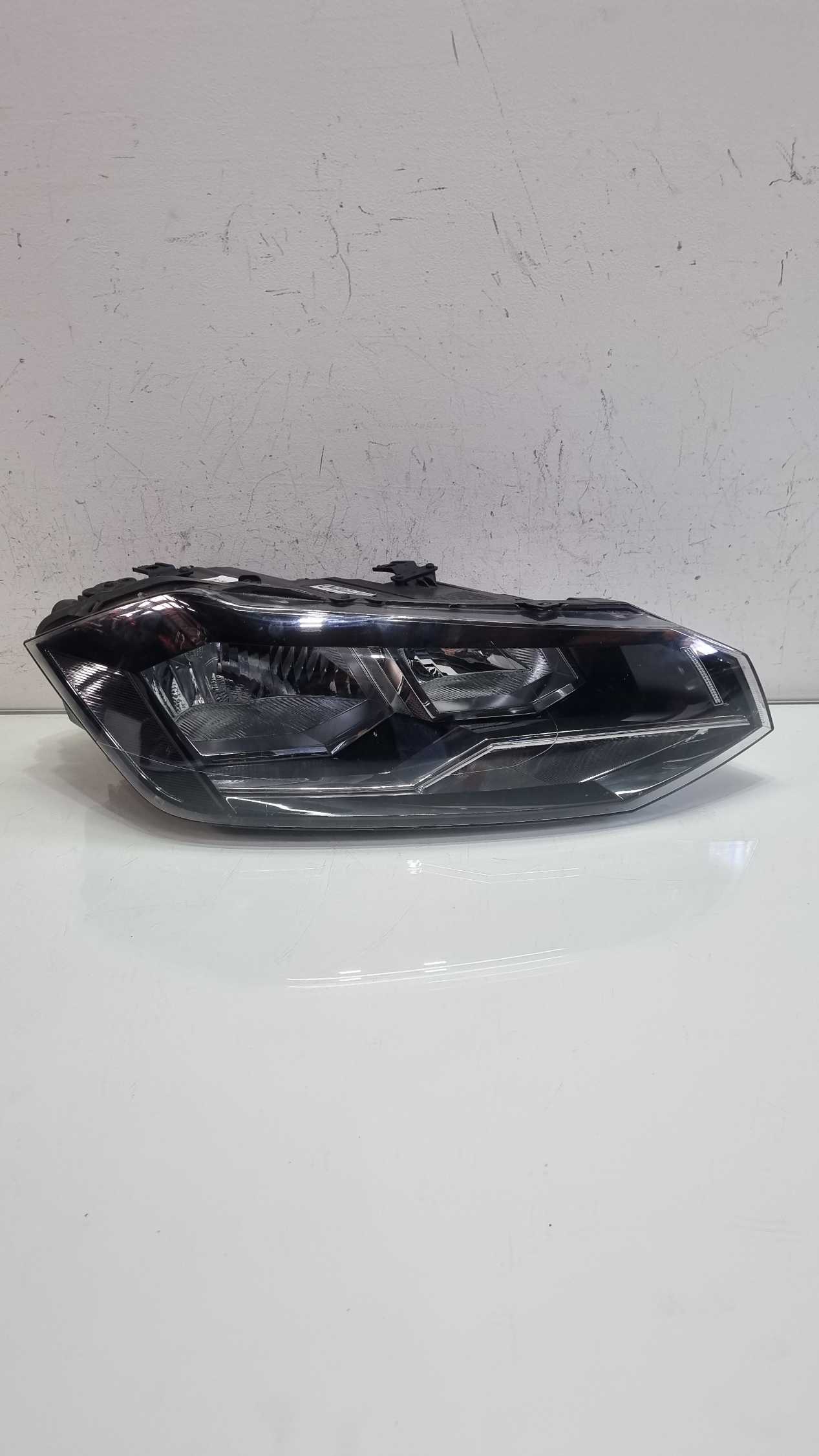 Farol lado direito Volkswagen Polo modelo 2017/2022 1