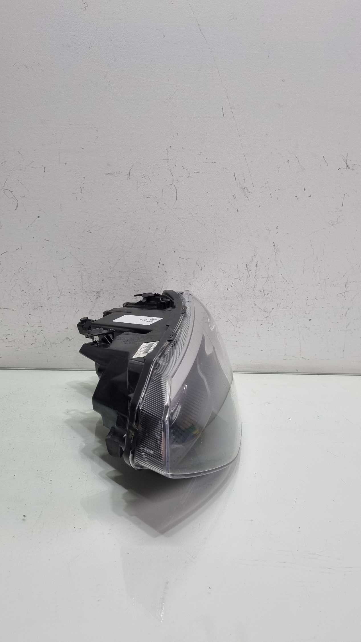 Farol lado esquerdo Volkswagen Polo Tracker 2023/2025 3