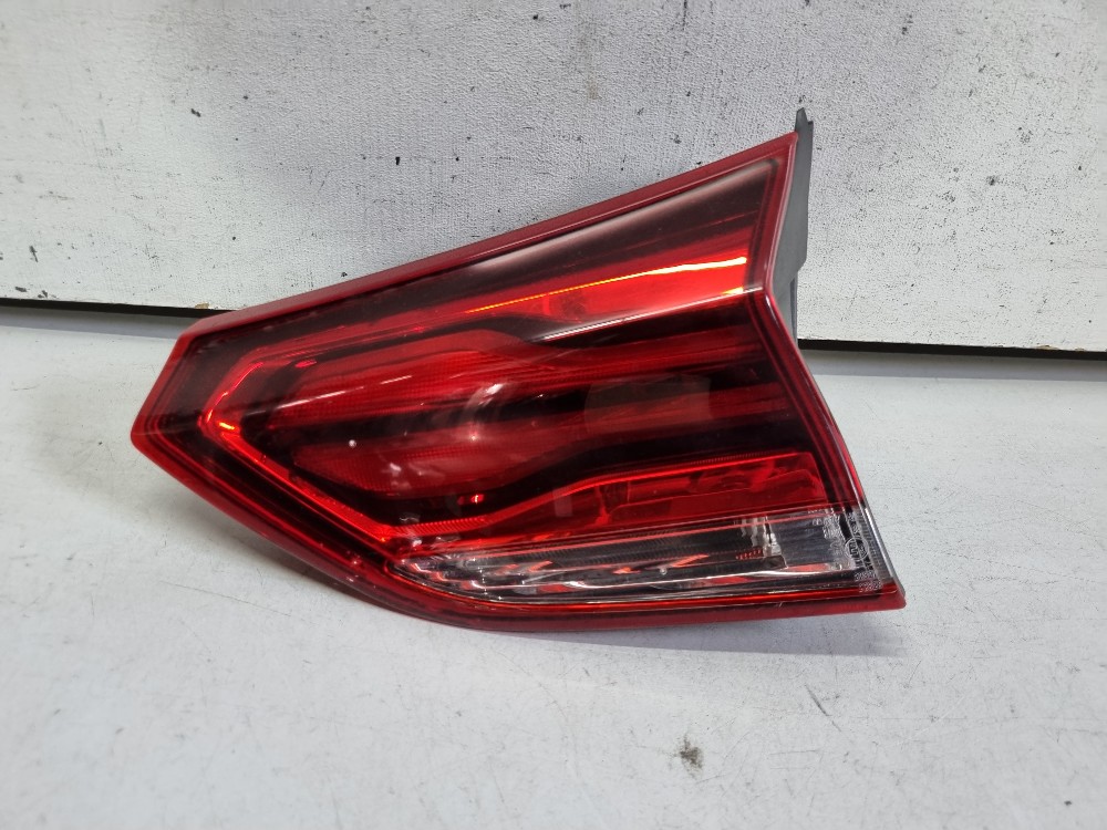 Lanterna Dir. da tampa traseira Chevrolet Tracker 2020/2023 1