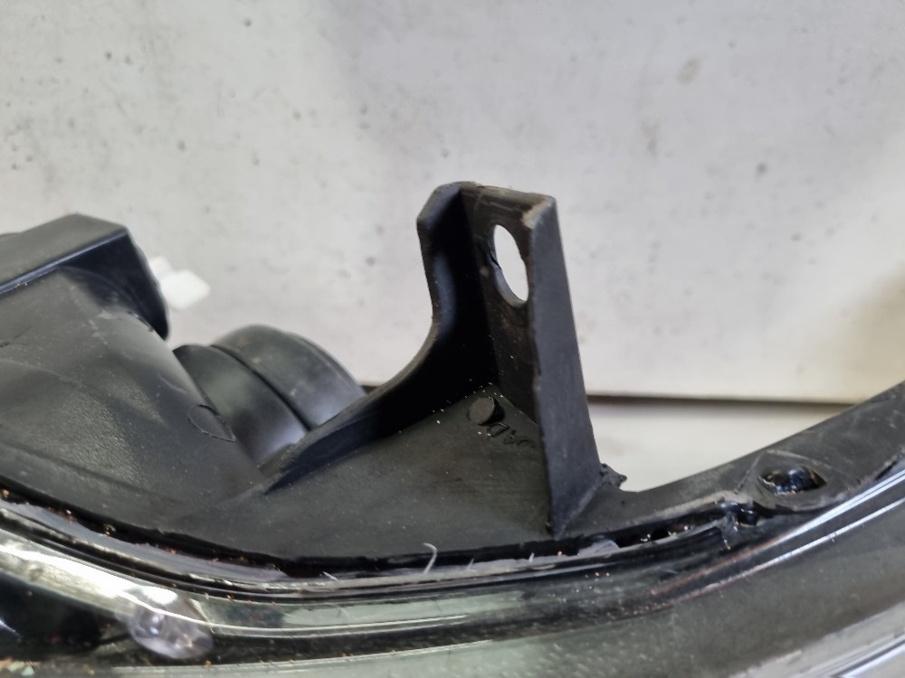 Farol Mascara Negra Direito  Fiat Strada Working 2014/2020 Direito/passageiro