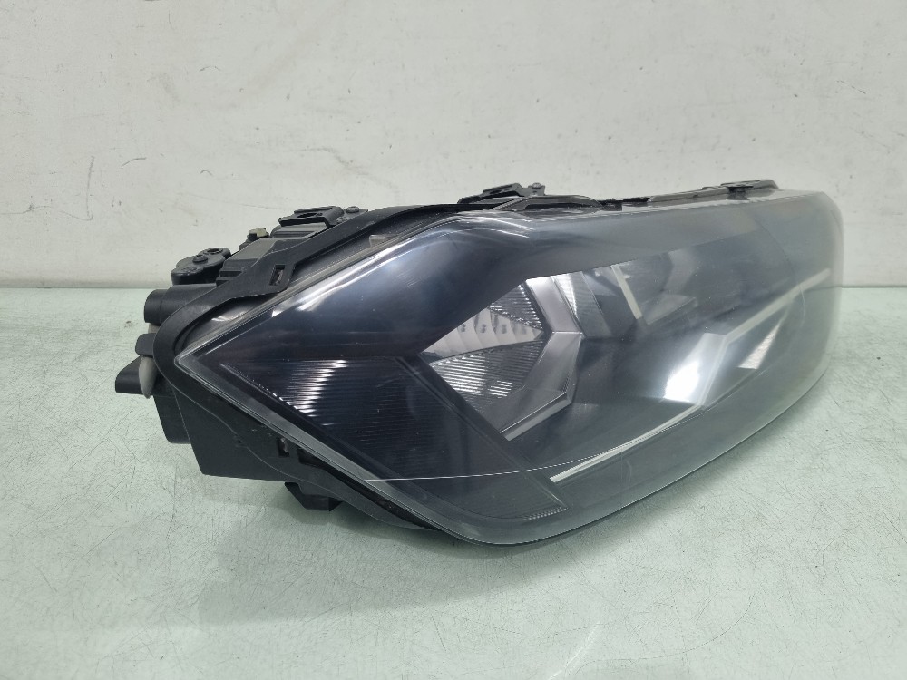Farol Do Lado Direito Volkswagen Polo Modelos 2017/2022 Direito/passageiro 2