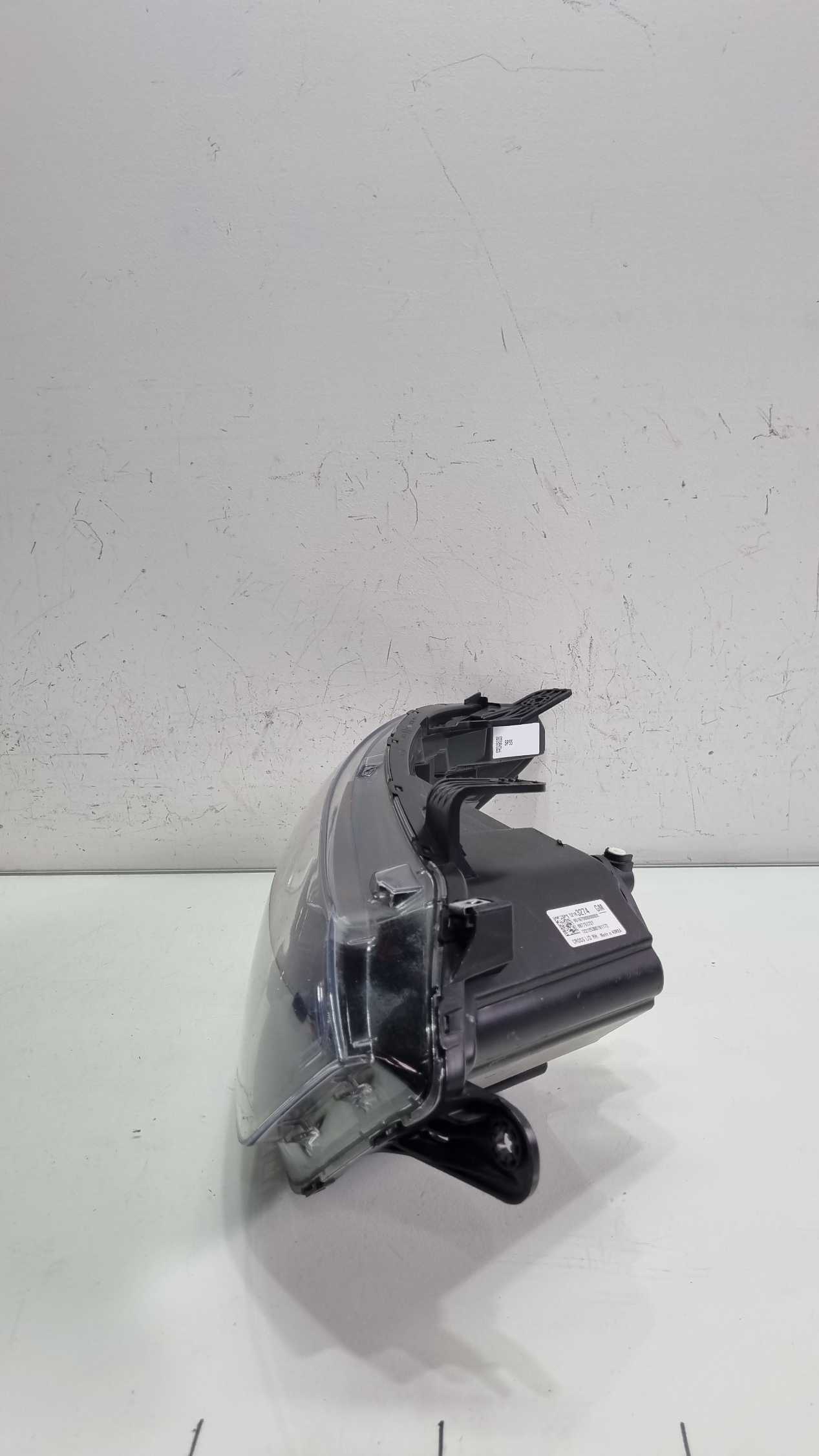 Farol lado direito Chevrolet Onix c/led 2017/2019 4