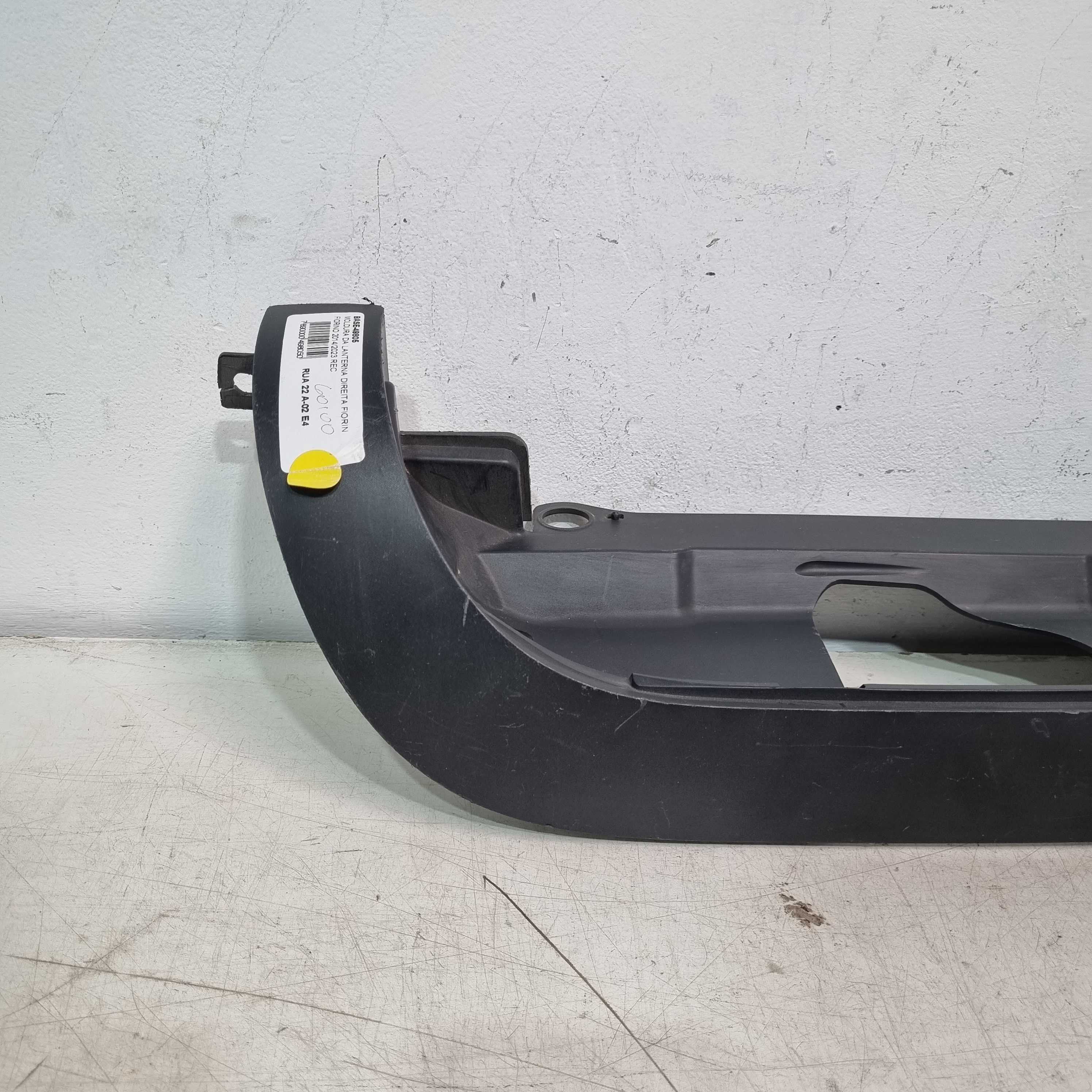 Moldura Lateral Do Lado Direito Fiat Fiorino 2014/2023 3