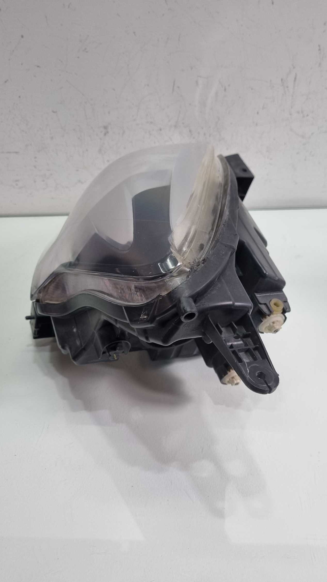 Farol lado esquerdo Nissan New MarchModelo 2016/2020 3
