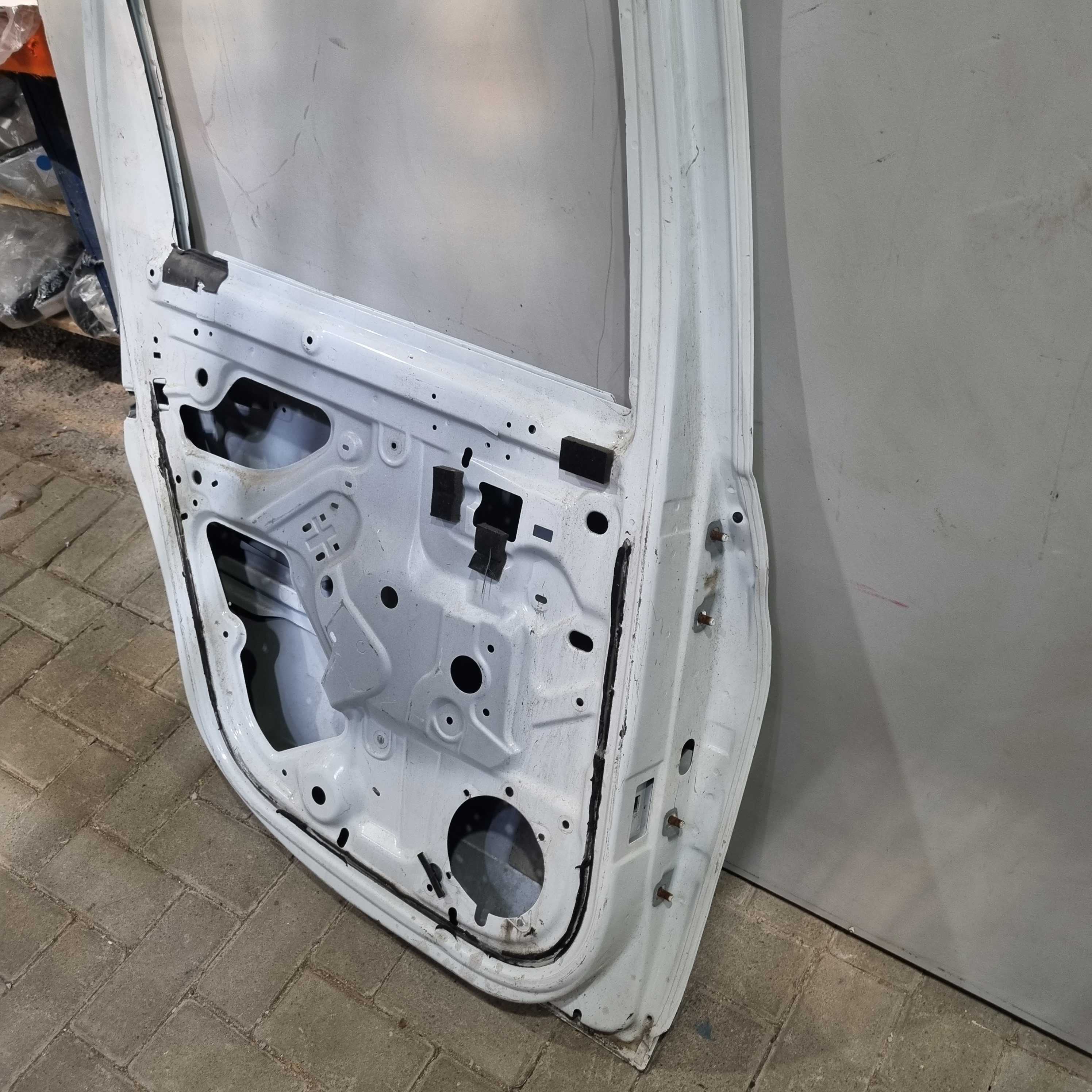 Porta traseira lado esquerdo recuperada Duster 2016/2023 4