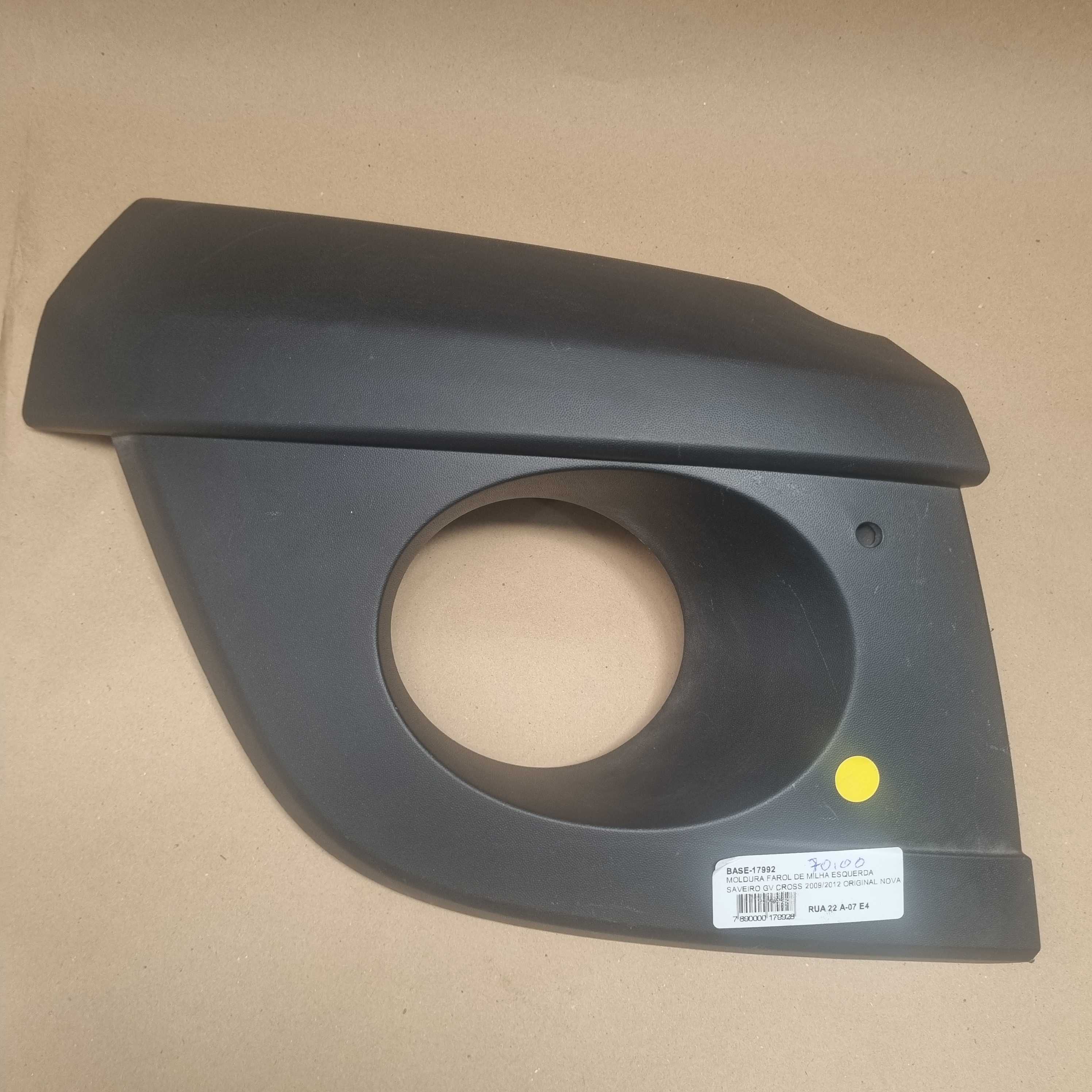 Moldura Farol Milha Esquerda Vw Saveiro Cross 2009/2012 Preto Esquerdo 1
