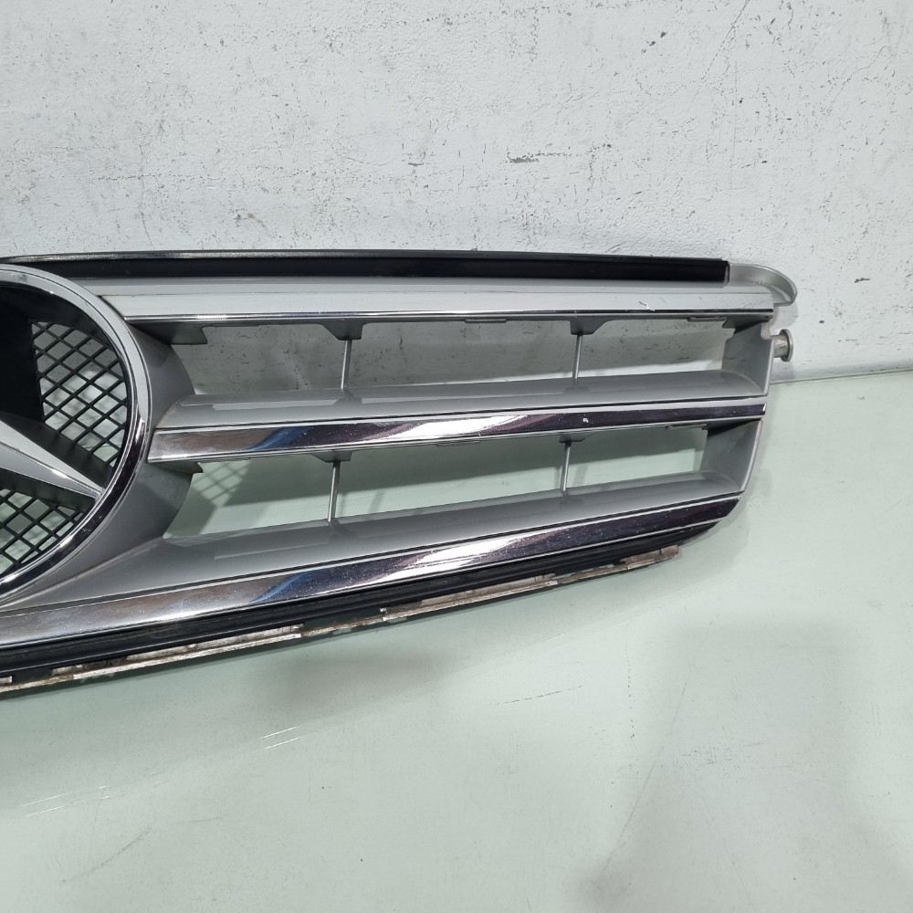 Grade Superior Frontal Mercedes Benz C180/c200 2008/2012 Prata 9