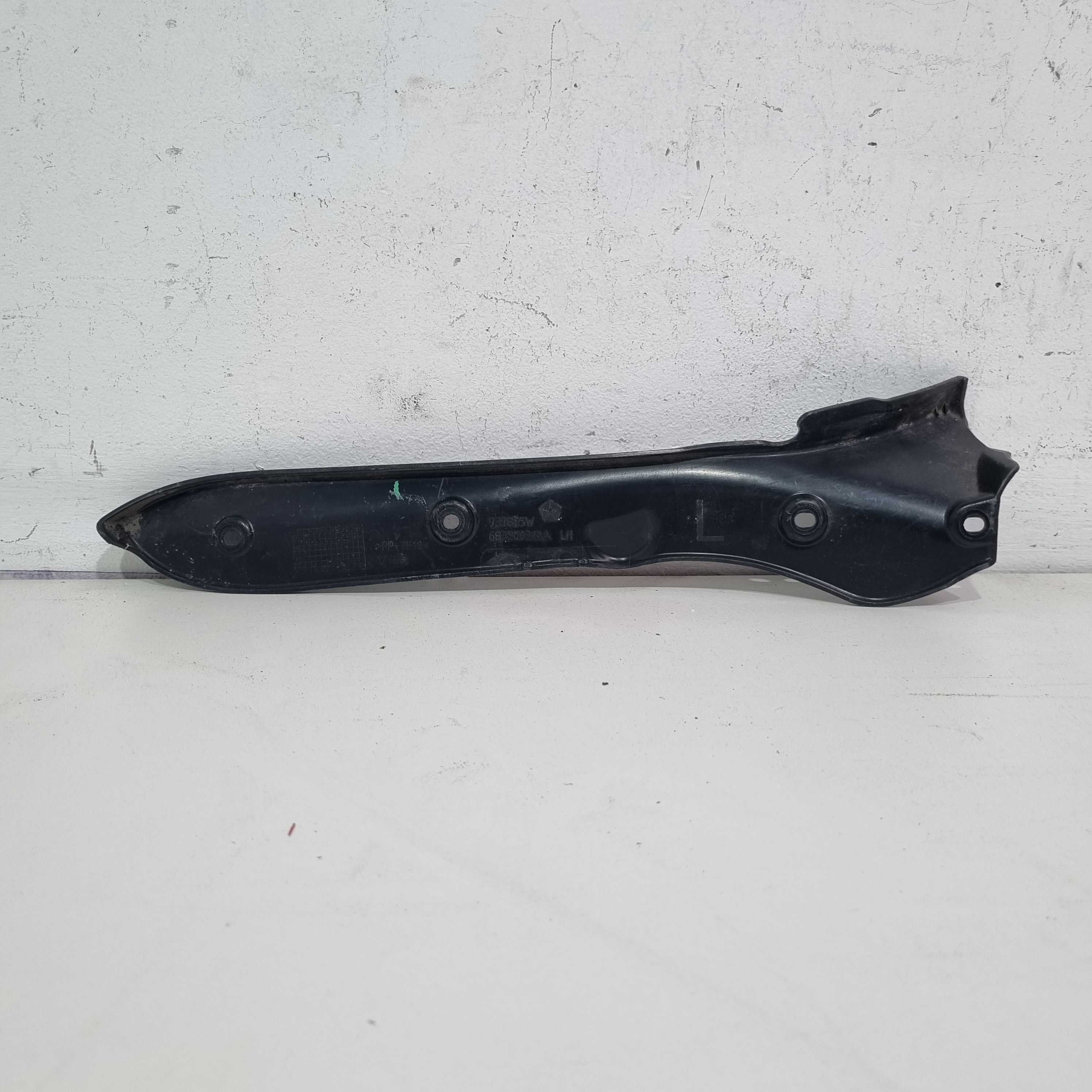 Moldura Esquerda Da Tampa Traseira Jeep Compass 2017/2020 5