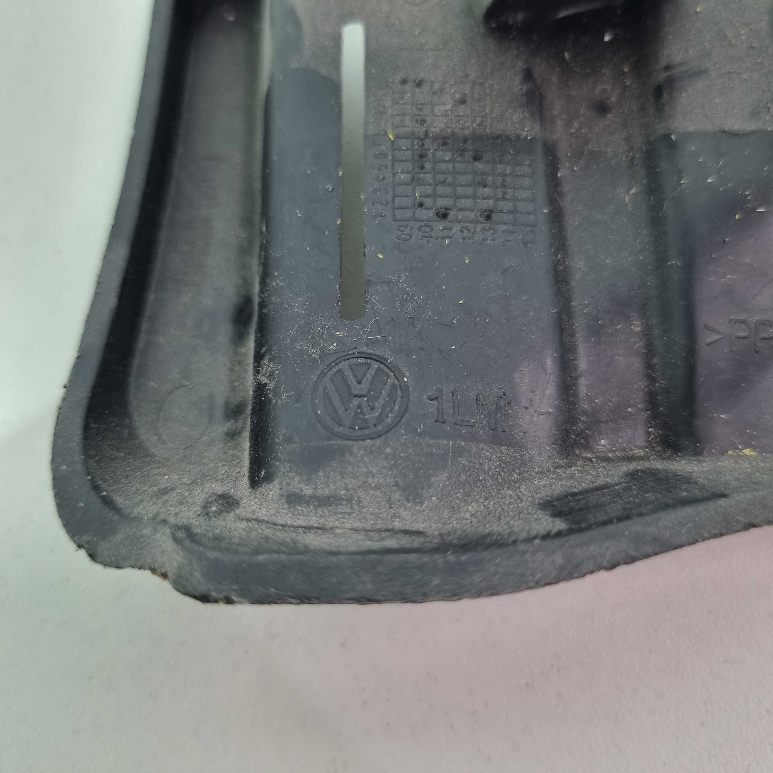 Guia Direita Do Parachoque Traseiro Vw Fox 2010/2014 5