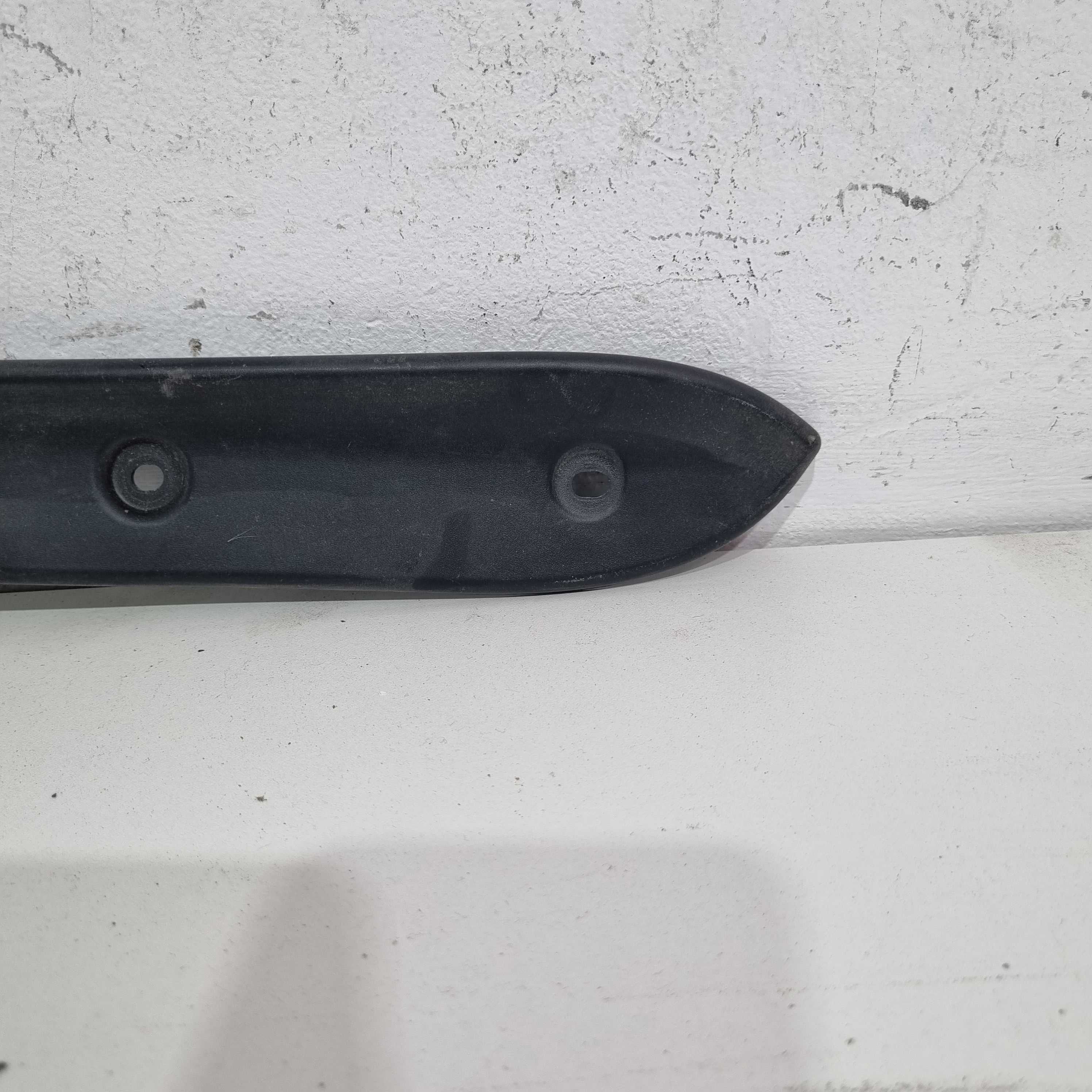 Moldura Esquerda Da Tampa Traseira Jeep Compass 2017/2020 2