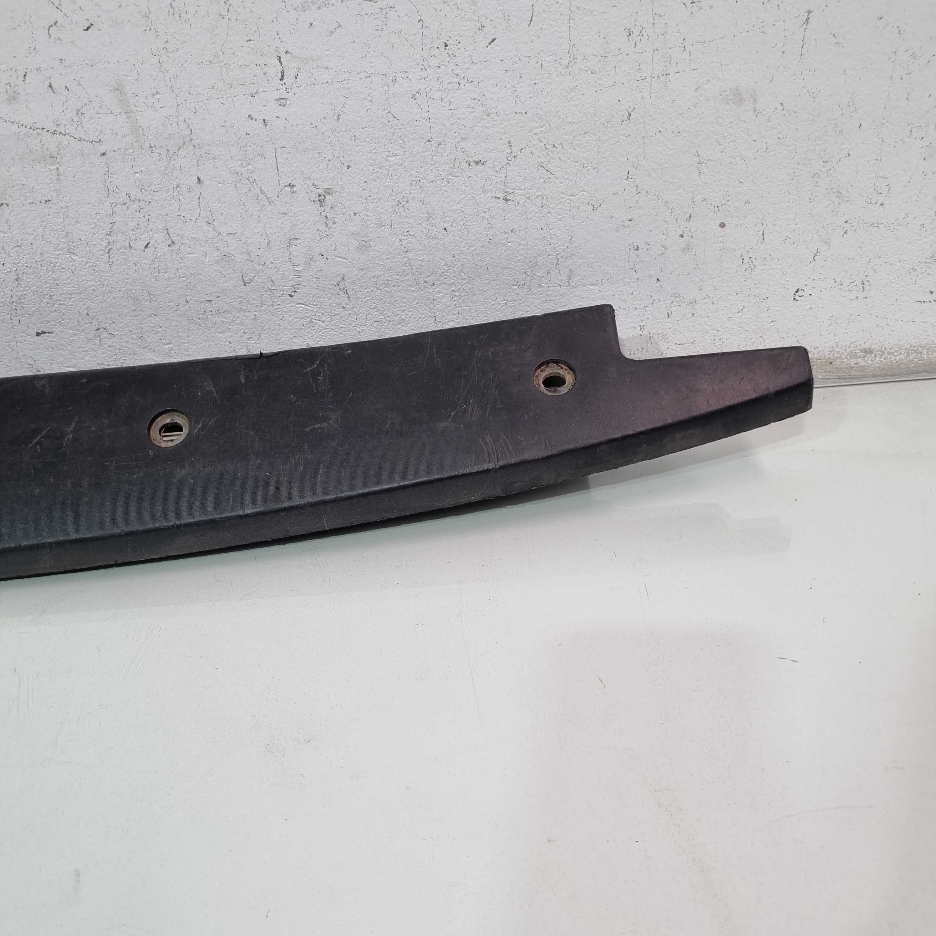 Moldura Superior Da Tampa Traseira Fiat Strada 2020/2023 2