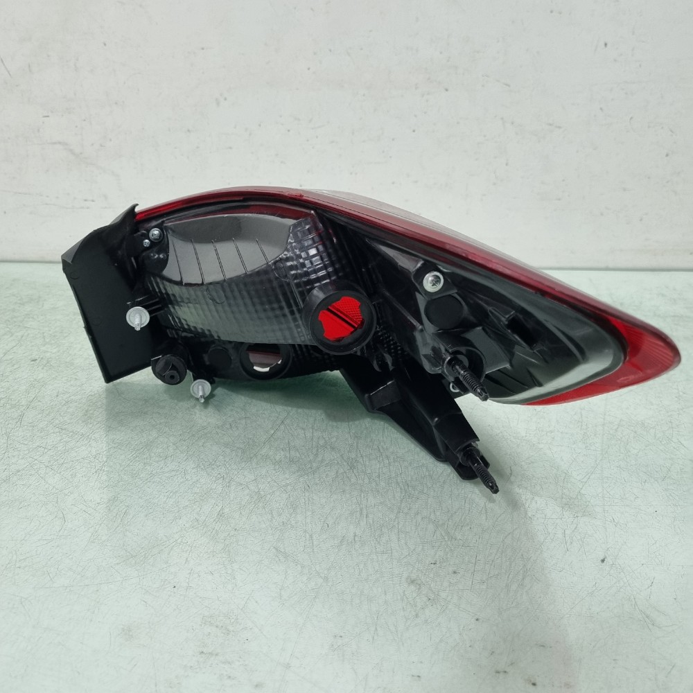 Lanterna Esquerda Original Chevrolet Onix Sedan S/LED 20/24 4