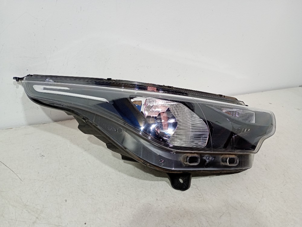 Farol Direito Fiat Strada 2020/2024 Recuperado 2