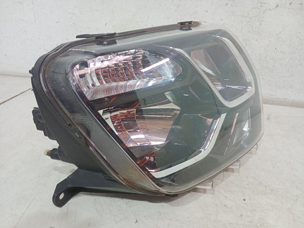 Farol direito Duster 2016/2020 3