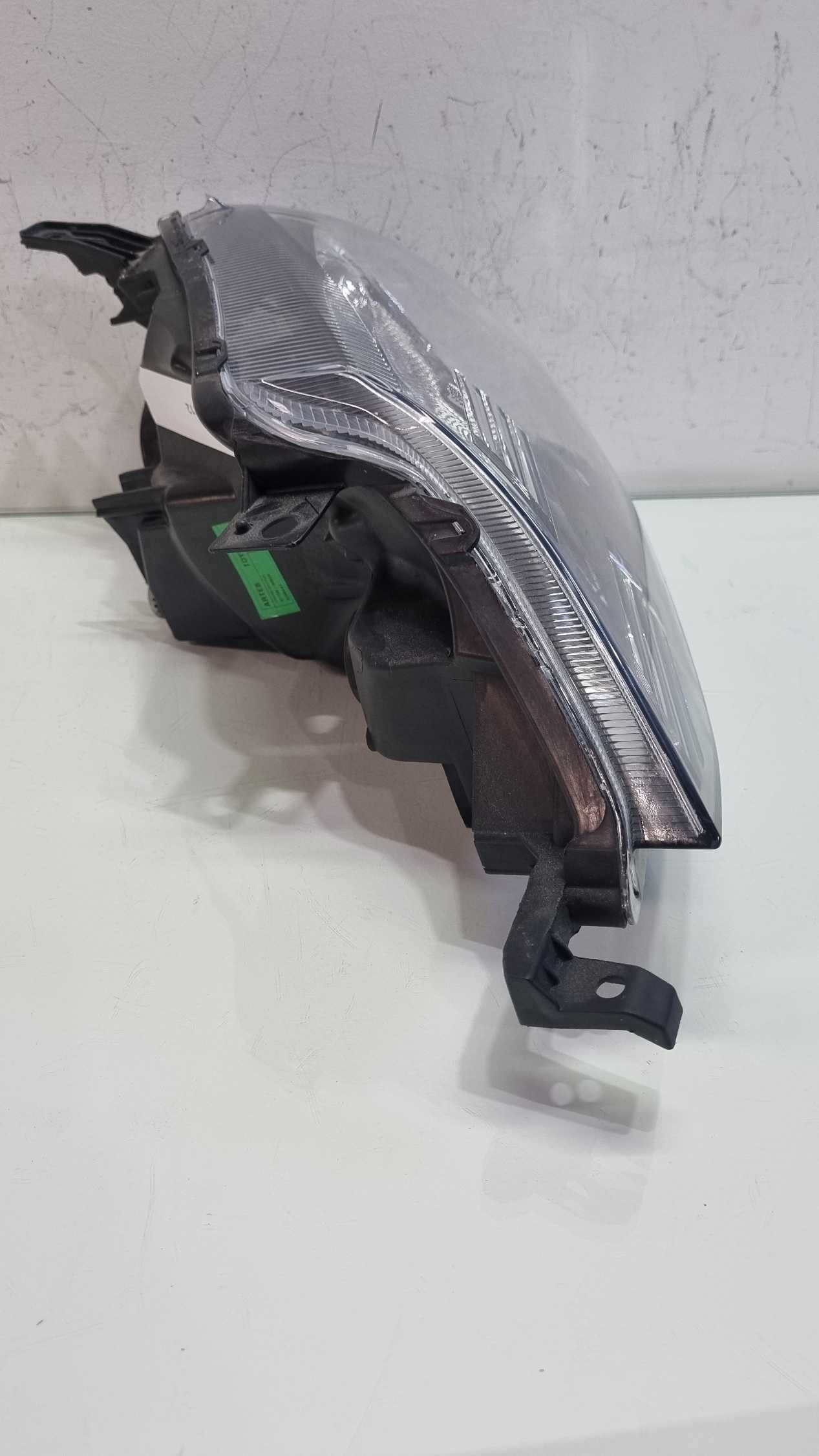 Farol lado esquerdo Toyota Etios modelo 2015/2019 4