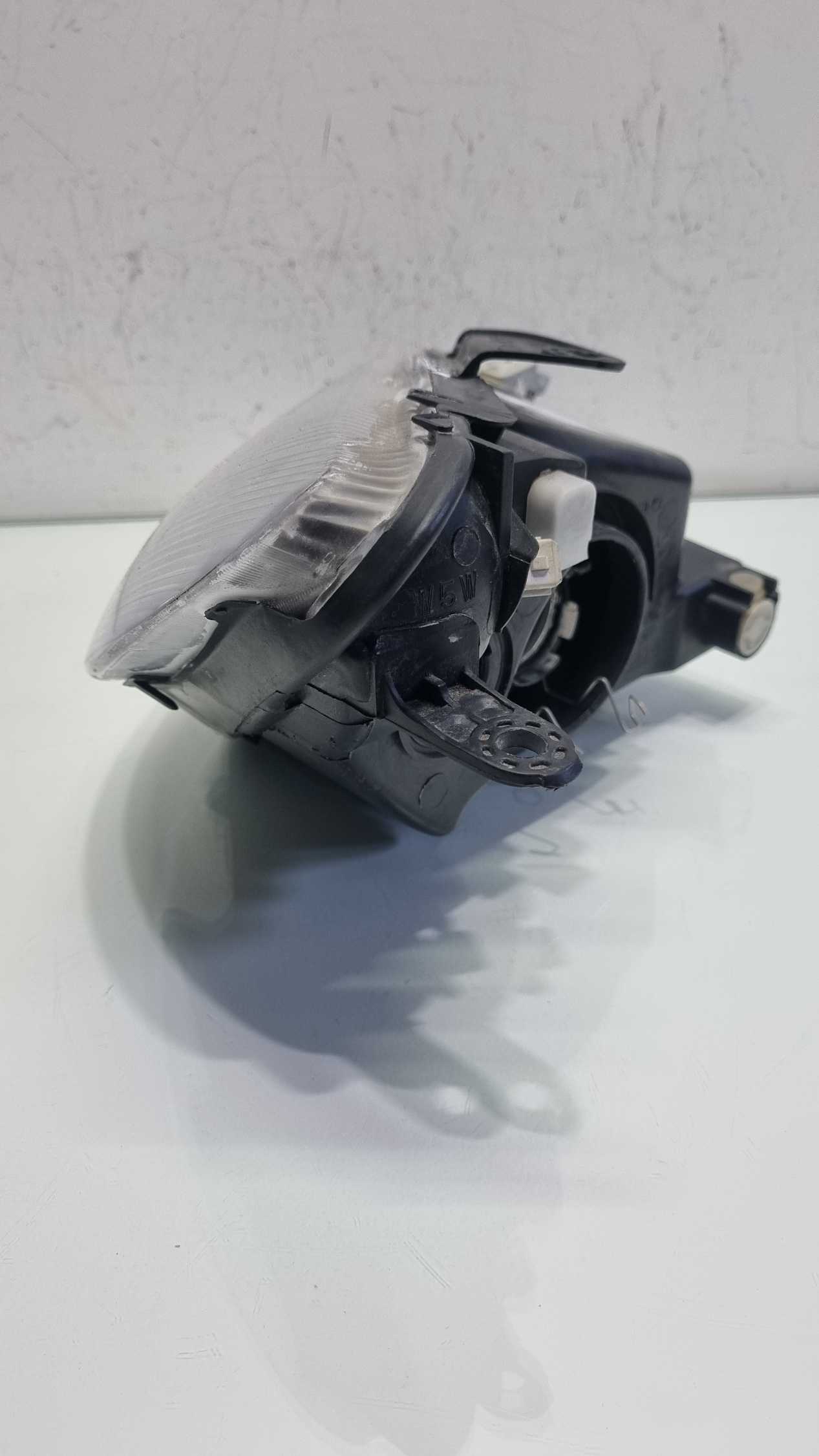 Farol lado esquerdo Peugeot 206 modelo 1999/2002 1