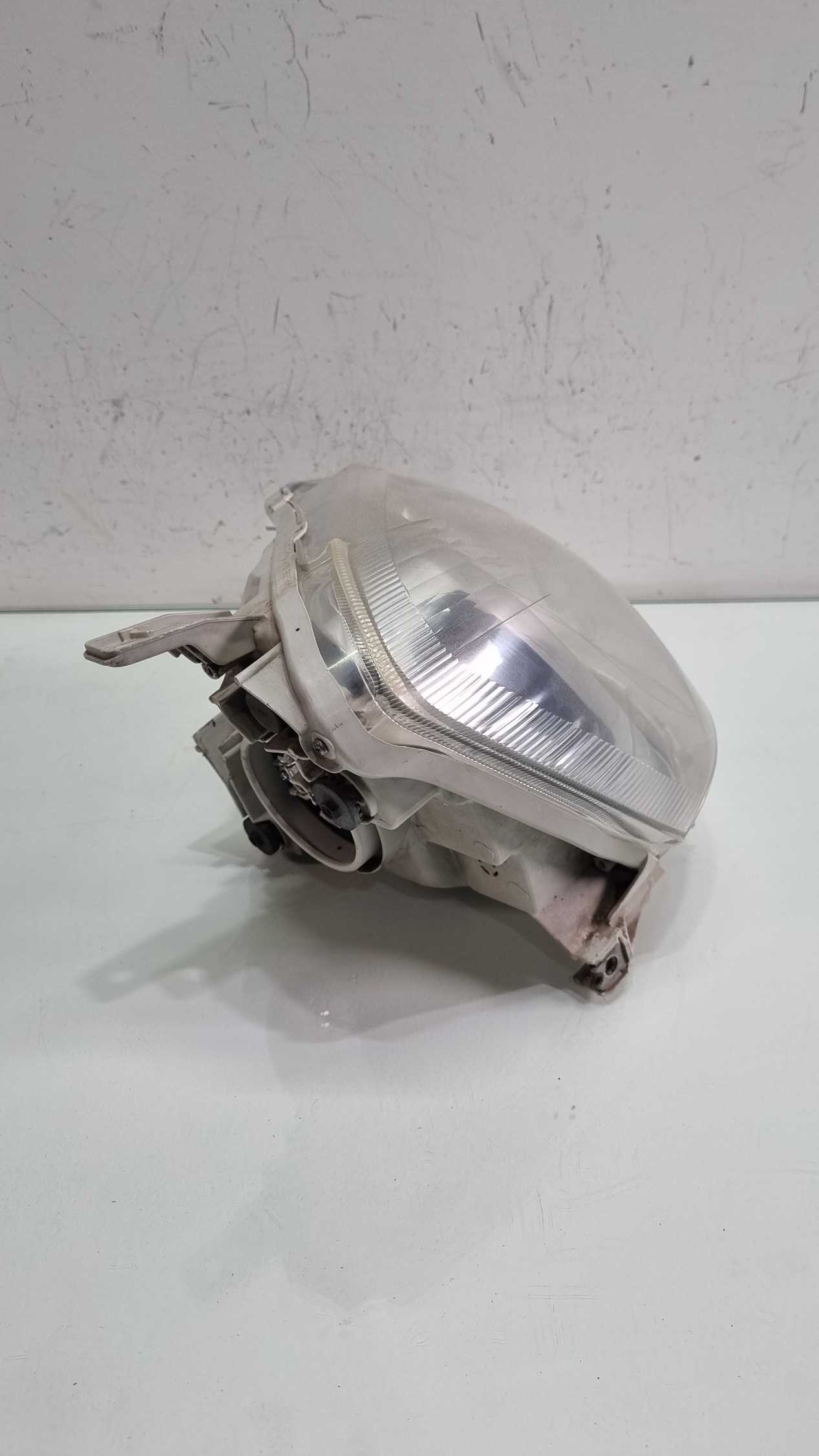 Farol lado esquerdo Toyota Etios 2013/2015
