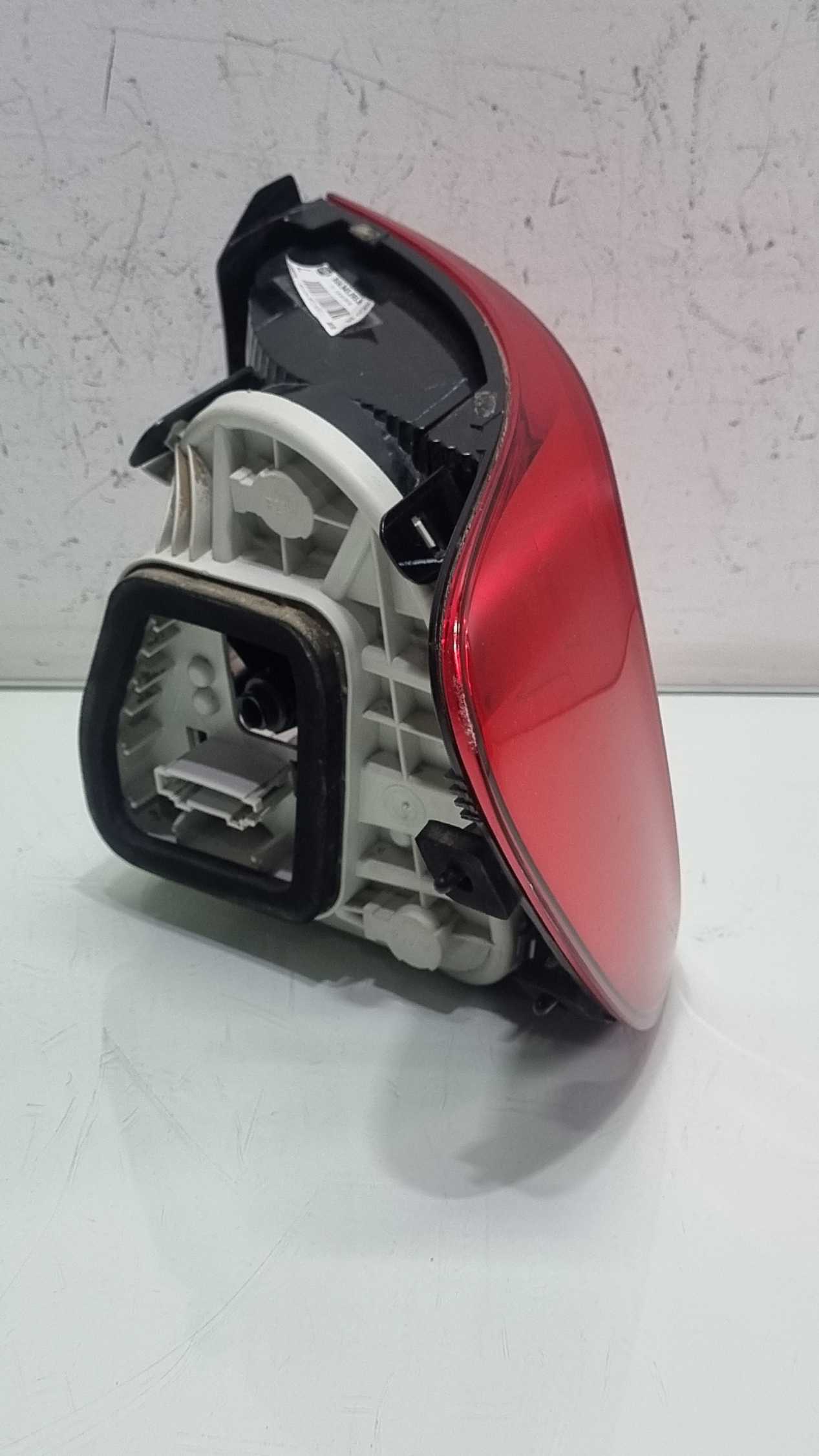 Lanterna lado esquerdo Volkswagen Gol G6 modelo 2013/2015 PRE