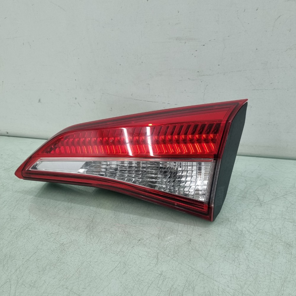 Lanterna Tampa Traseira Direita Com Led Toyota Yaris 2017/22 2