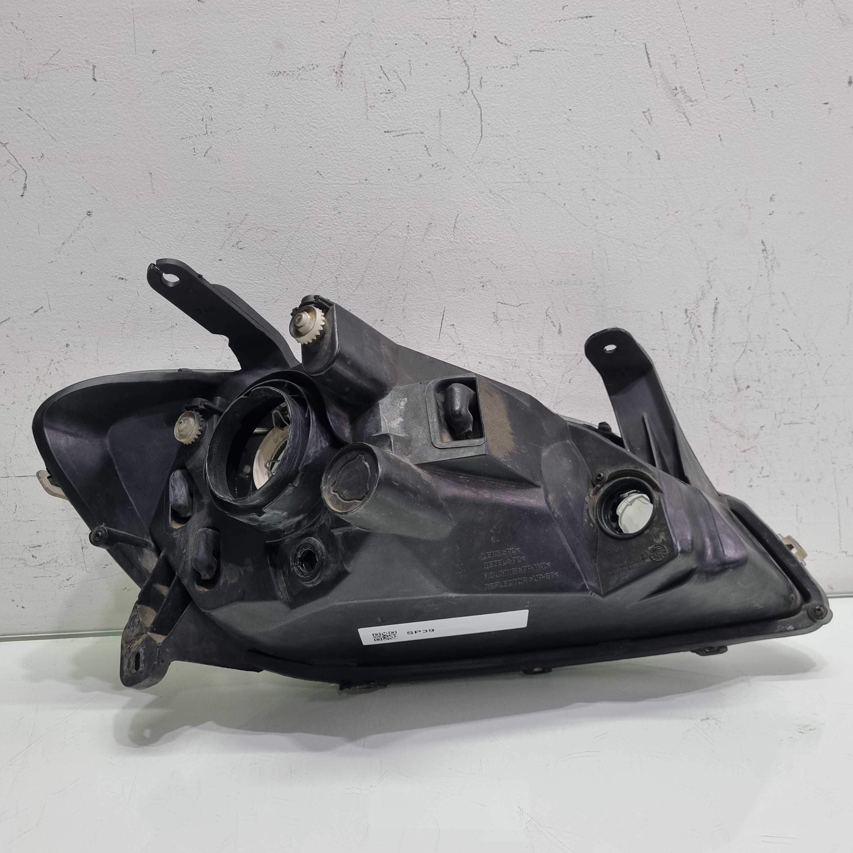 Farol lado esquerdo Chevrolet Celta cromado 2006 a 2010 3