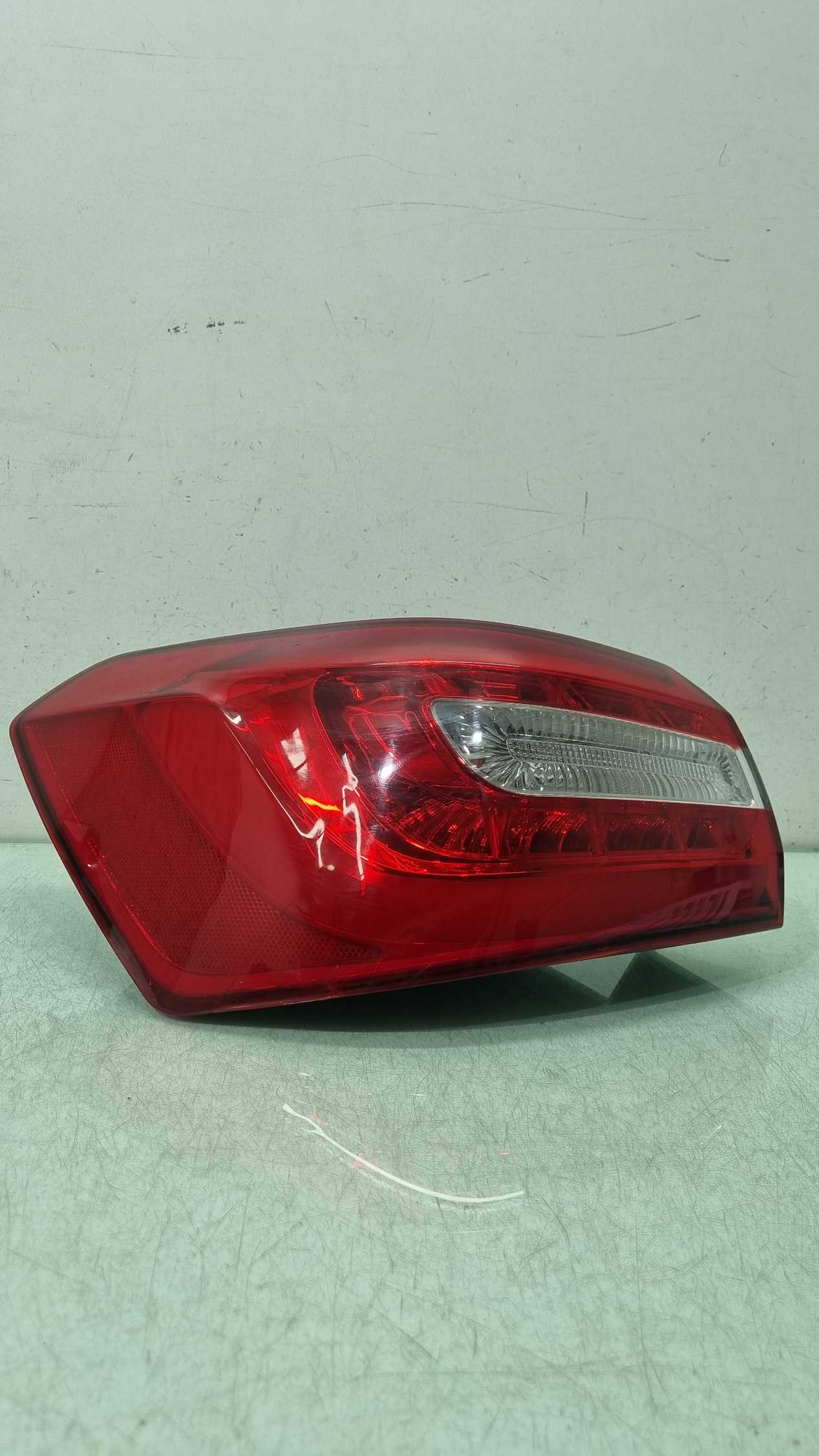 Lanterna lado esquerdo Kia  Cadenza modelo 2013/2016