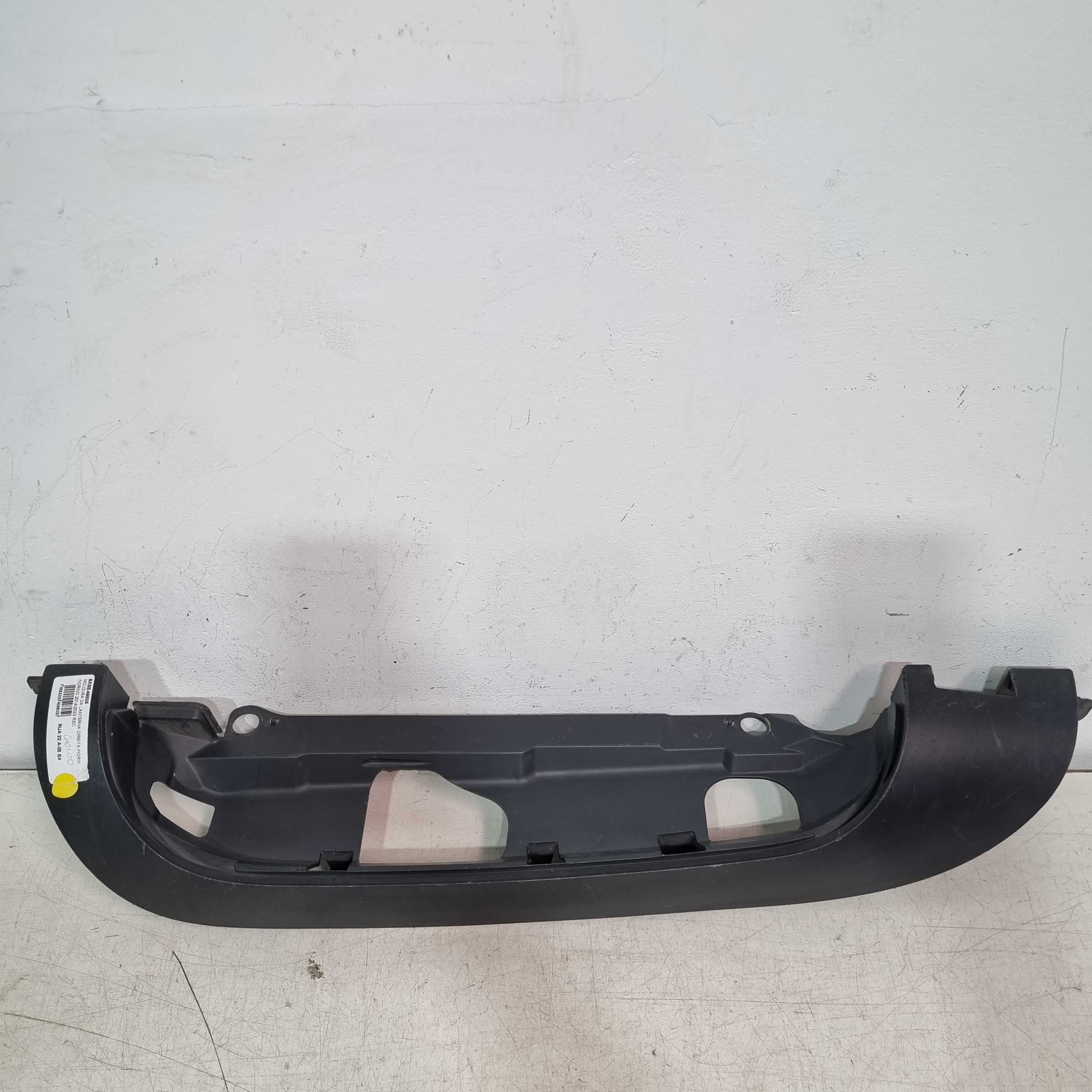 Moldura Lateral Do Lado Direito Fiat Fiorino 2014/2023 5