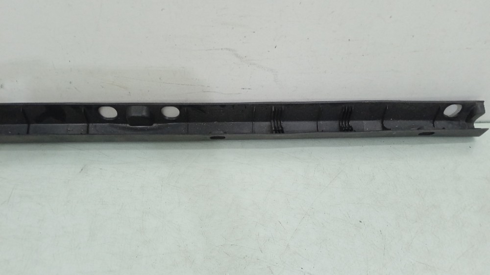 Friso Moldura Direito Da Caçamba Chevrolet Montana 2008/2012 1