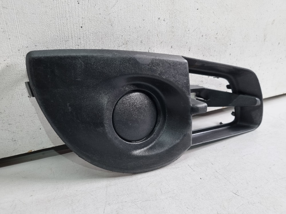 Moldura Cibié Direito Chevrolet Montana 2013/2018 Semi-novo. 2