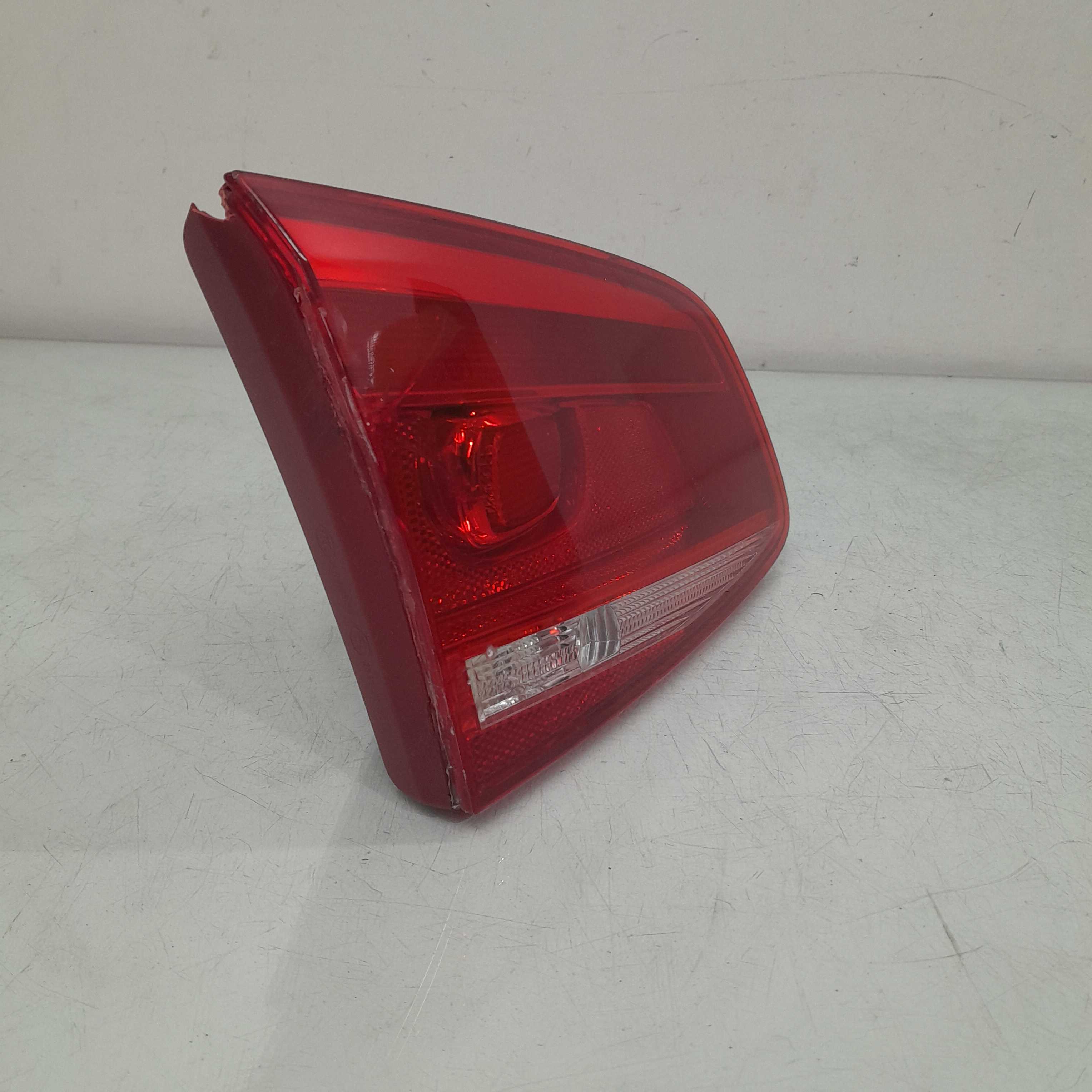 Lanterna Esquerda Tampa Volkswagen Passat Cc 2012/2015 2