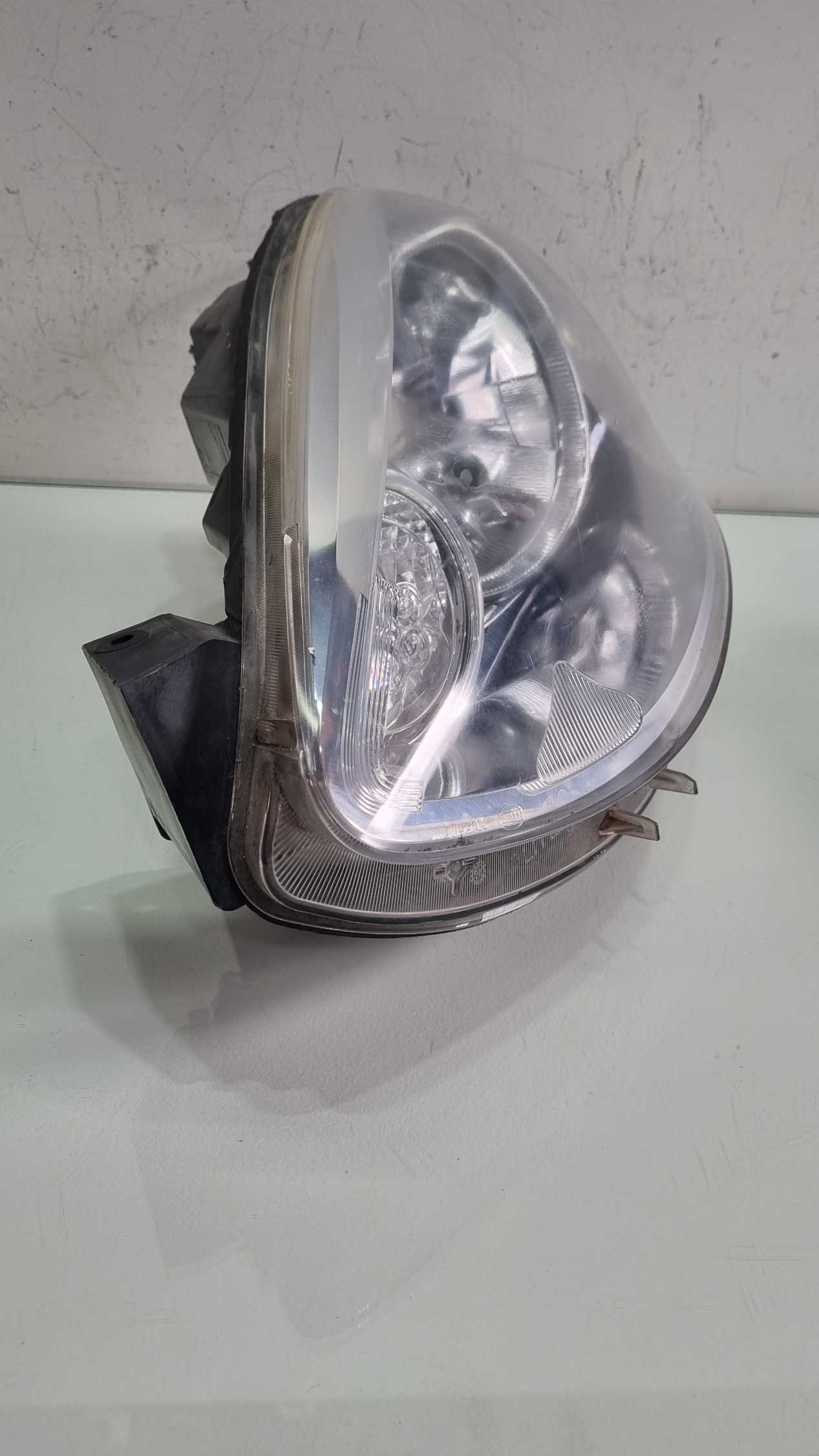 Farol lado esquerdo Nissan New MarchModelo 2016/2020 4