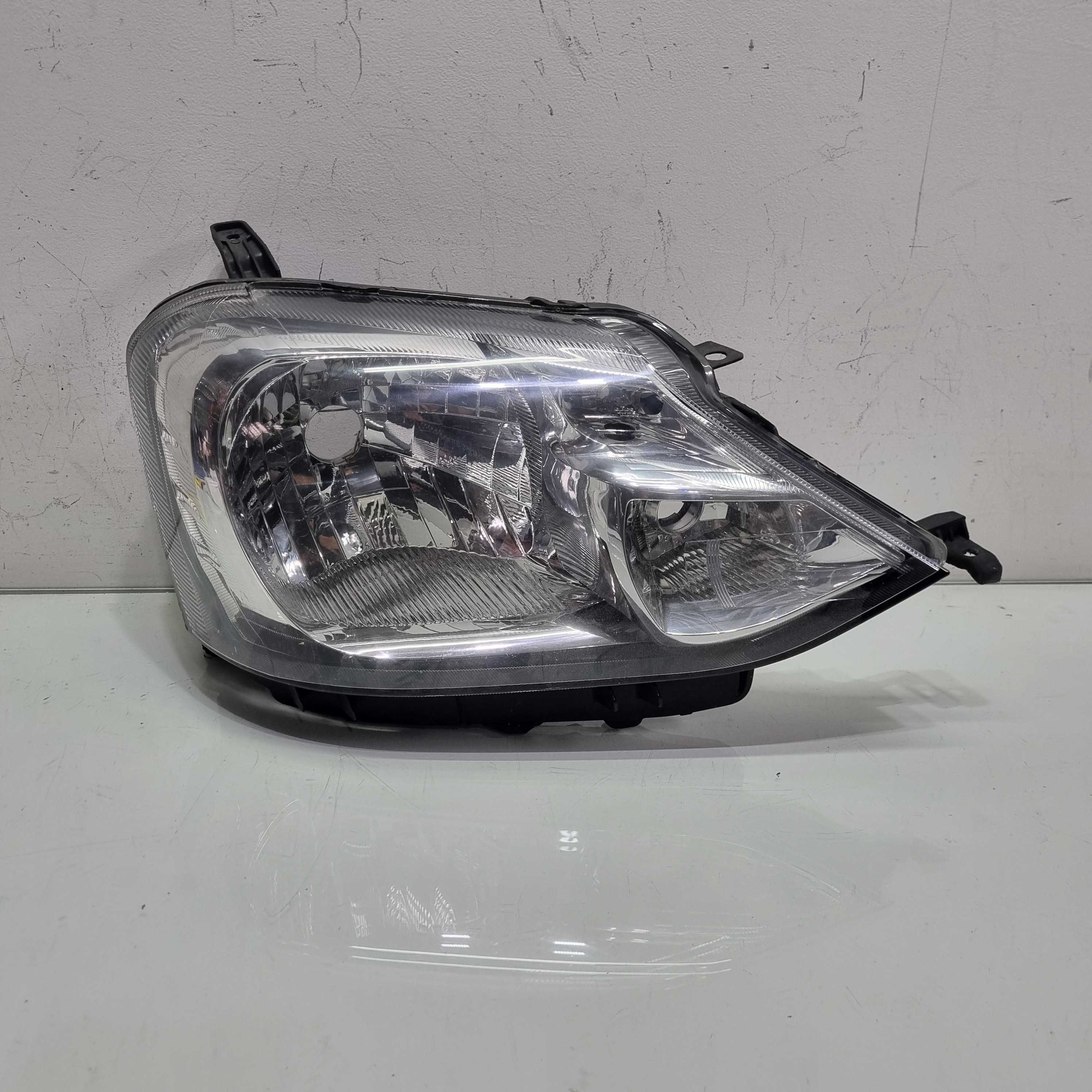 Farol  lado direito Toyota Etios 2013/2019 4
