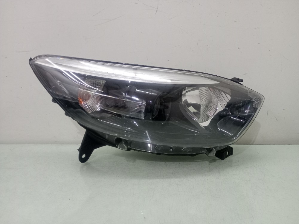 Farol direito Máscara Negra Captur 2016/2020 recuperado